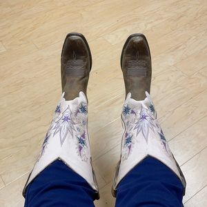 GENUINE leather embroidered SONORA cowgirl boots.